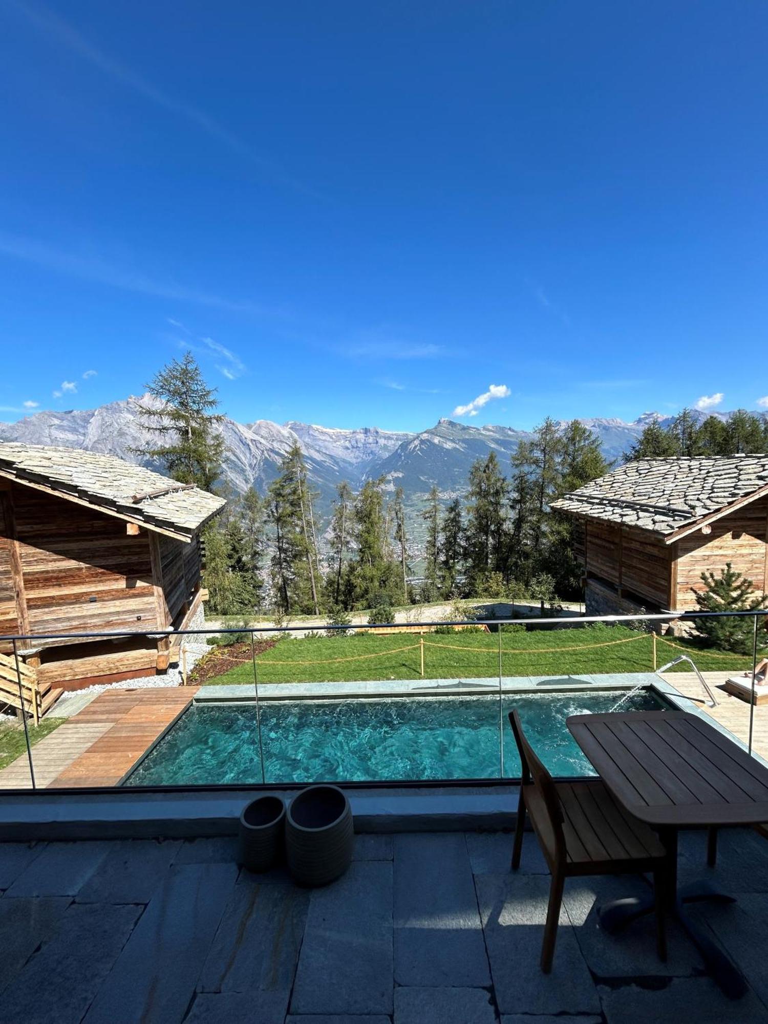 Mad Retreat Hotel Нанда Экстерьер фото