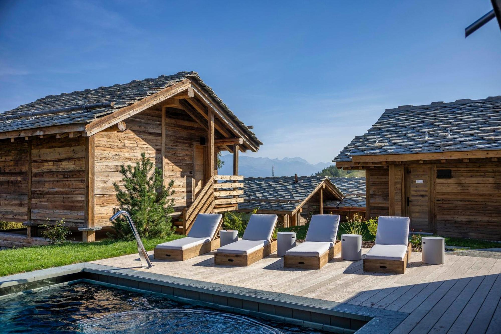Mad Retreat Hotel Нанда Экстерьер фото