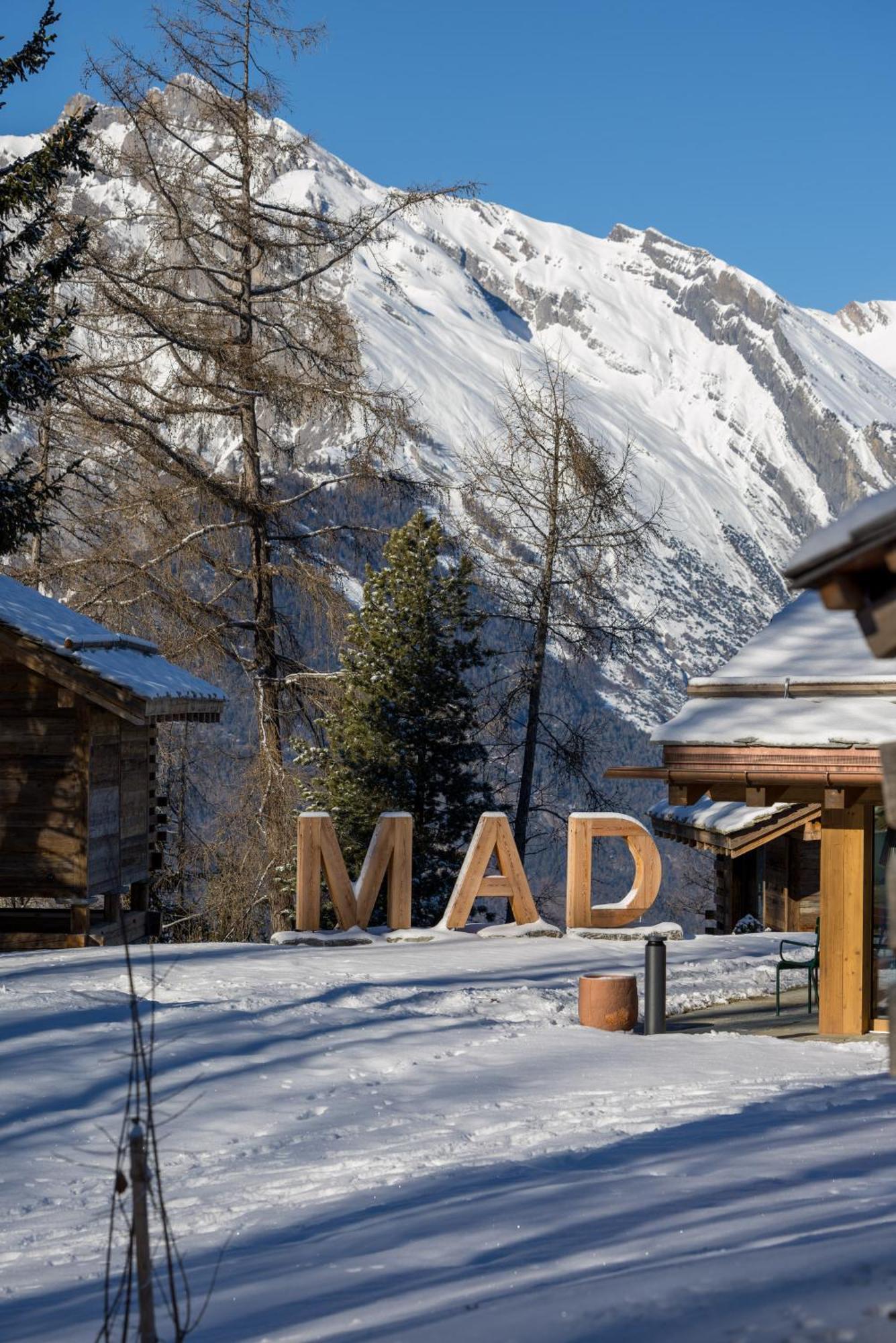 Mad Retreat Hotel Нанда Экстерьер фото